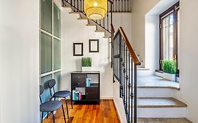 Elegant 2 Bedrooms Apartments Near Duomo